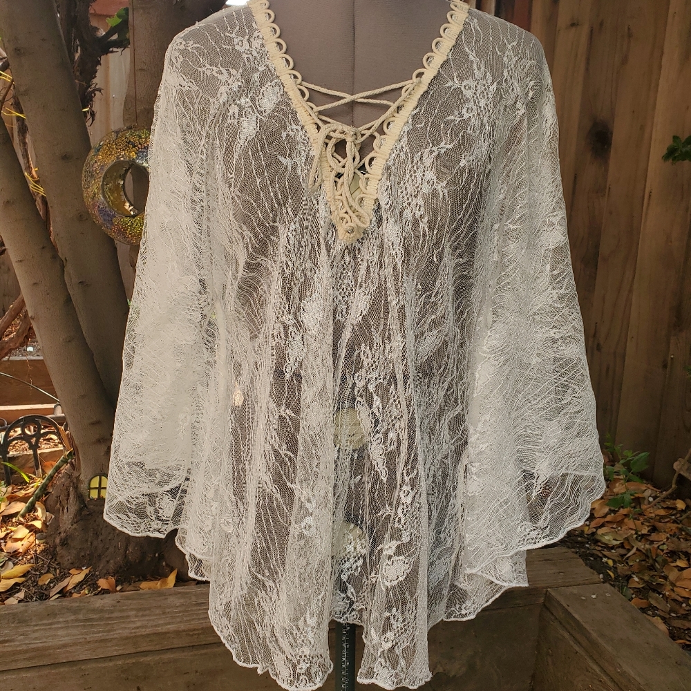 Demi Loon Lace Top